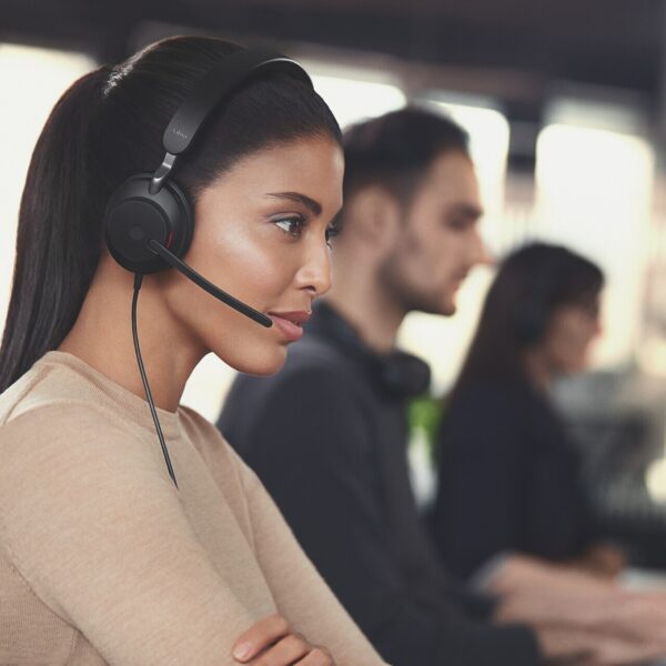 Jabra Evolve2 40 Mono Lifestyle 2 34520.1588027384.1280.1280 55908.1588119577